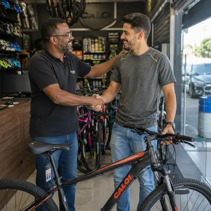 Cliente recebendo pr&ecirc;mio em campanha promocional