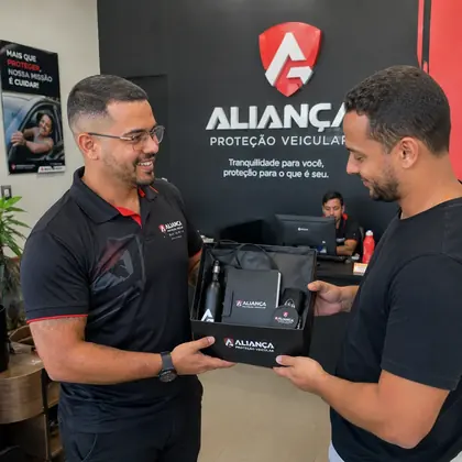 Cliente recebendo pr&ecirc;mio em campanha promocional