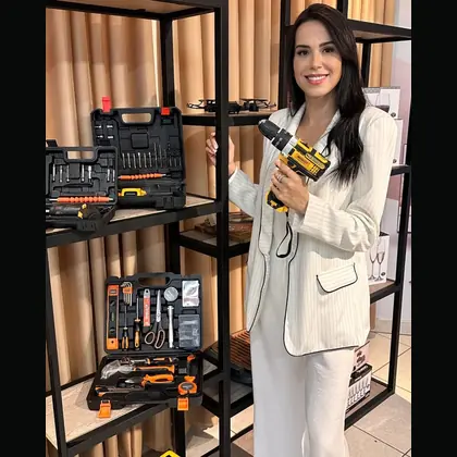 Cliente recebendo pr&ecirc;mio em campanha promocional