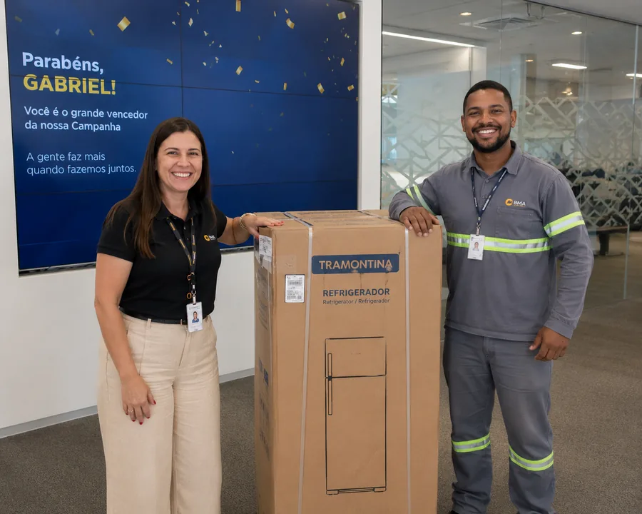 Cliente recebendo prêmio em campanha promocional