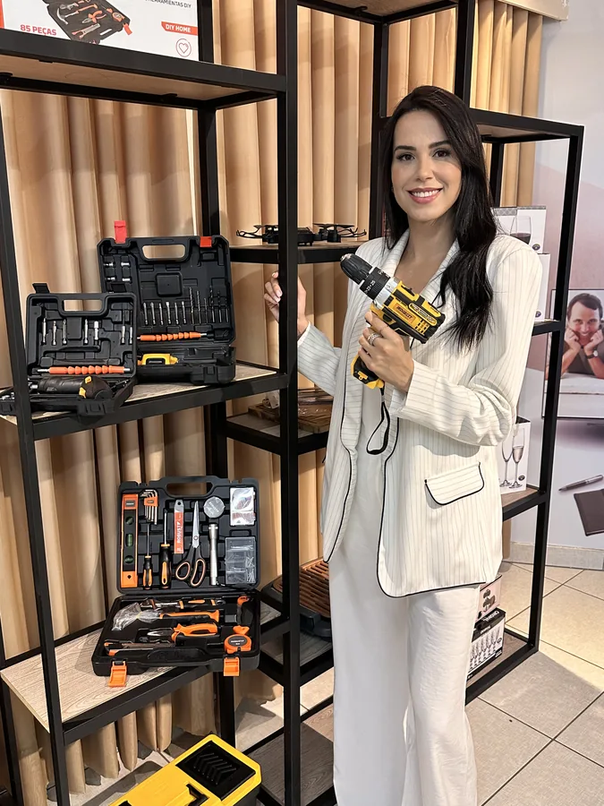 Cliente recebendo prêmio em campanha promocional