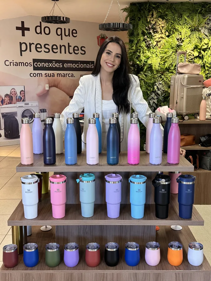 Cliente recebendo prêmio em campanha promocional